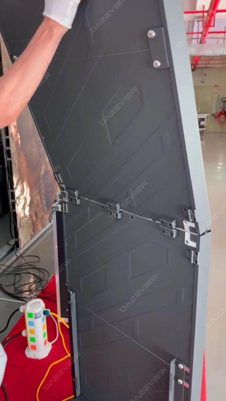 Aposter-fold the screen